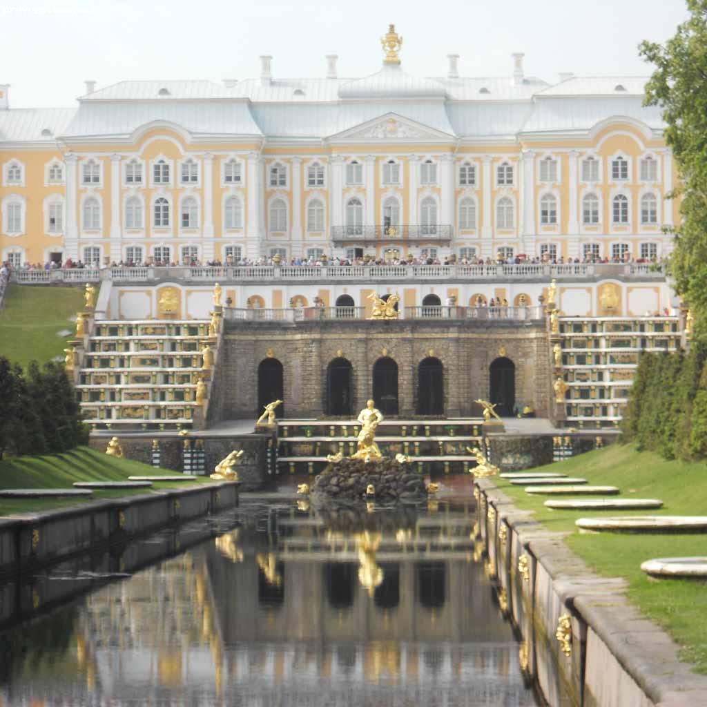 В петергофе недорого. Музей-заповедник Петергоф. Питер Солнечный Петергоф. Метеоры парк Петергоф. Петергоф музей-заповедник путеводитель.