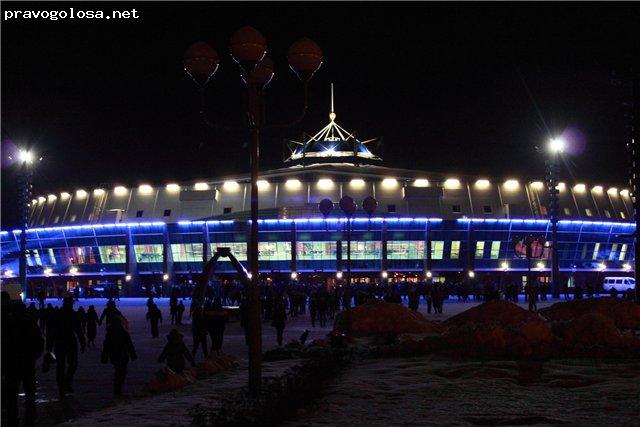 Ледовый бобруйск. Бобруйск Арена. Бобруйск Арена ночью. Бобруйск Ледовый. Бобруйск город Ледовый дворец.